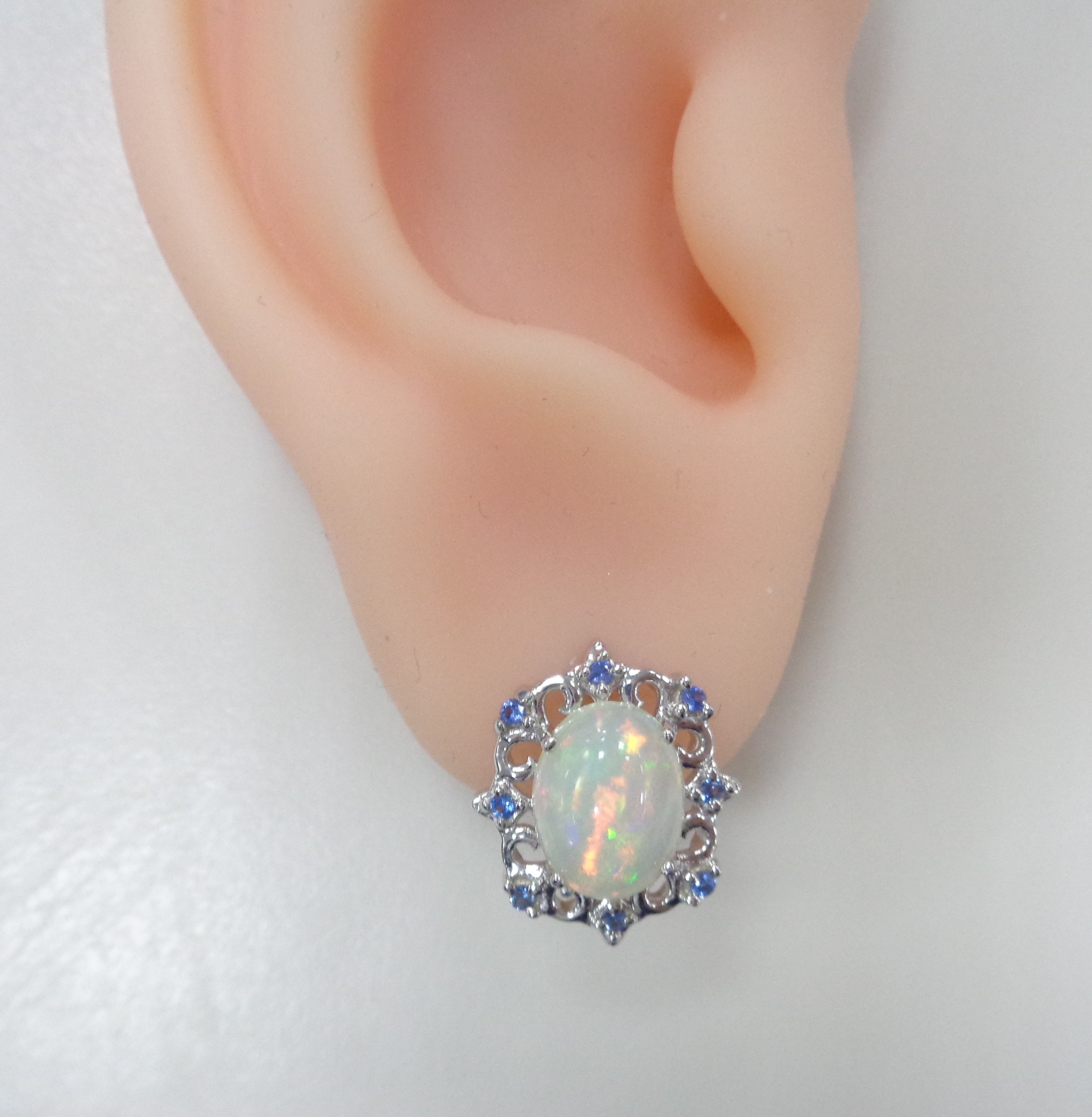 Серебряные серьги с опалами